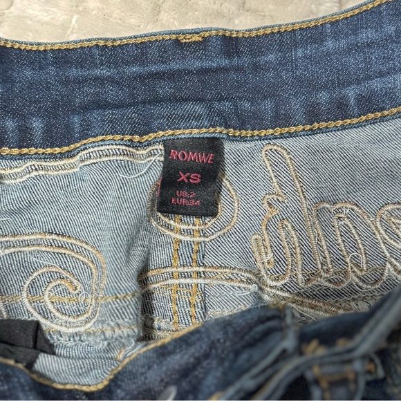 🔥 Y2K Denim Booty Shorts Leopard Print Studded Low Rise Festival XS Size 2 - Picture 4 of 4